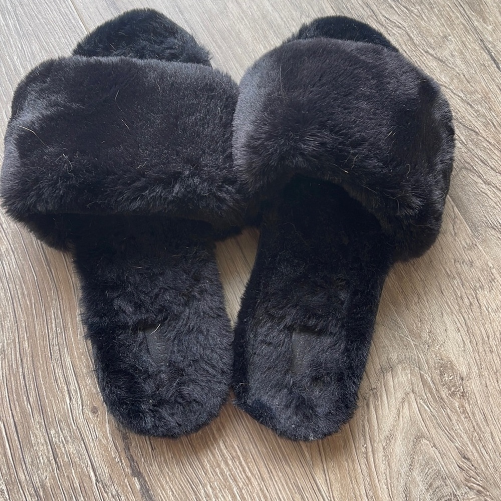 Skims Slippers - Fits size 7-9
